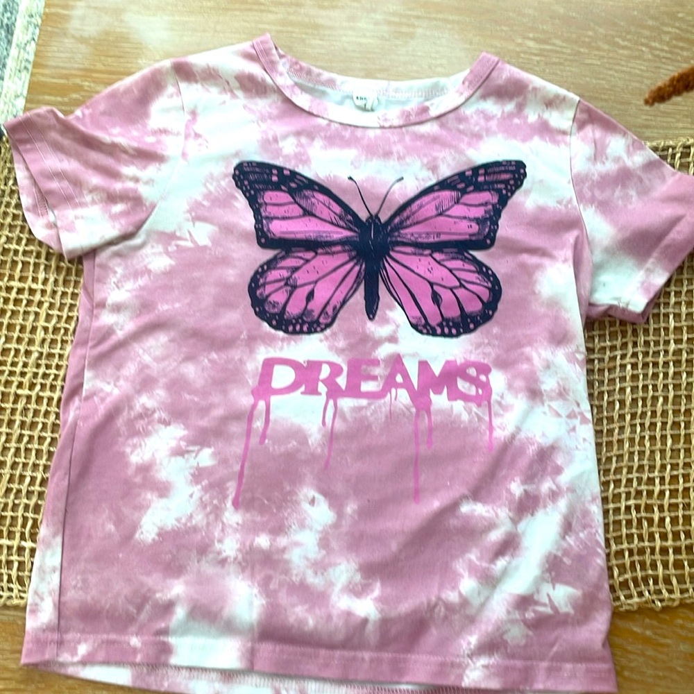 Cute butterfly shirt! Size 150 (10/12)